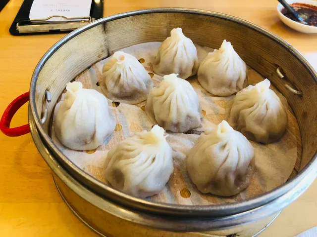 Authentic Bites Dumpling House 真真小笼北桥店