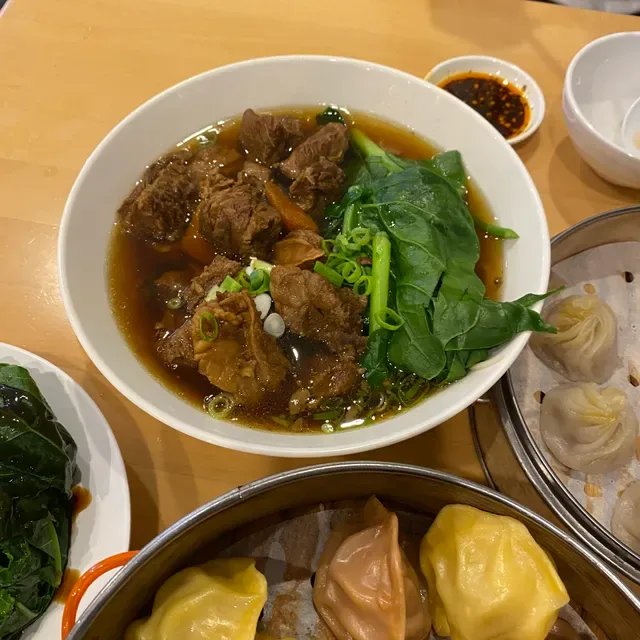 Authentic Bites Dumpling House 真真小笼北桥店