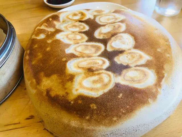 Authentic Bites Dumpling House 真真小笼北桥店