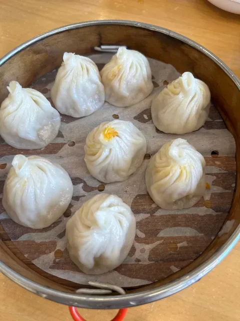 Authentic Bites Dumpling House 真真小笼北桥店