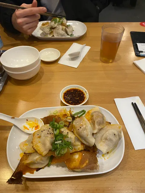 Authentic Bites Dumpling House 真真小笼北桥店