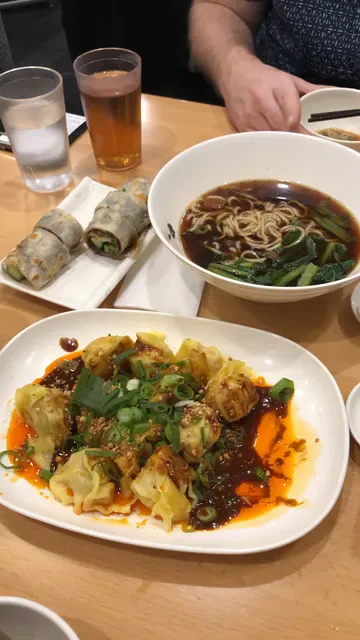 Authentic Bites Dumpling House 真真小笼北桥店