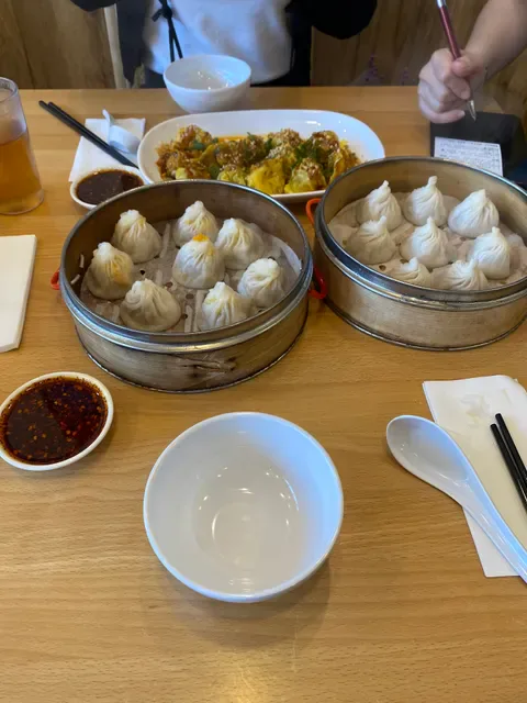 Authentic Bites Dumpling House 真真小笼北桥店