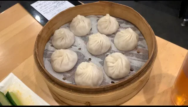 Authentic Bites Dumpling House 真真小笼北桥店
