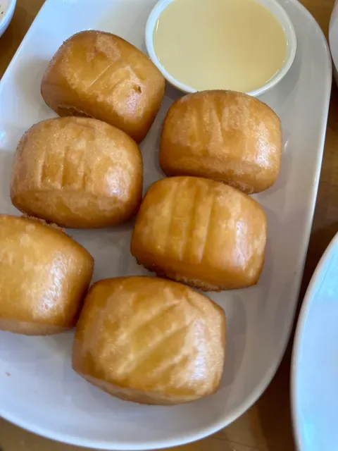 Authentic Bites Dumpling House 真真小笼北桥店