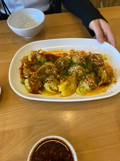 Authentic Bites Dumpling House 真真小笼北桥店