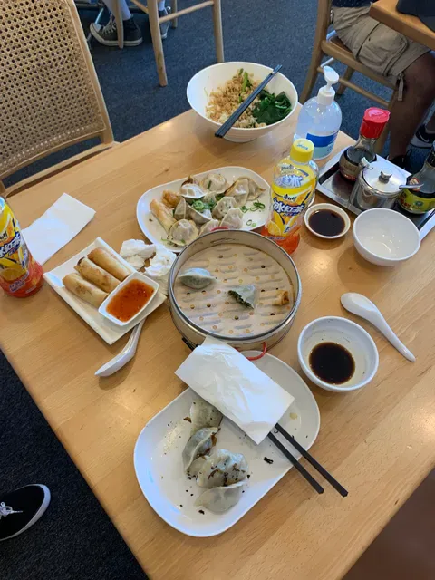 Authentic Bites Dumpling House 真真小笼北桥店