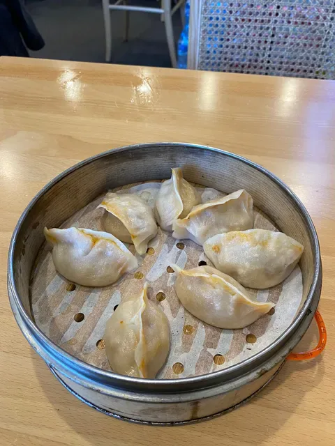 Authentic Bites Dumpling House 真真小笼北桥店