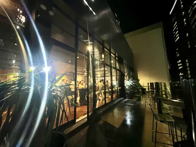 HQ Bar + Kitchen