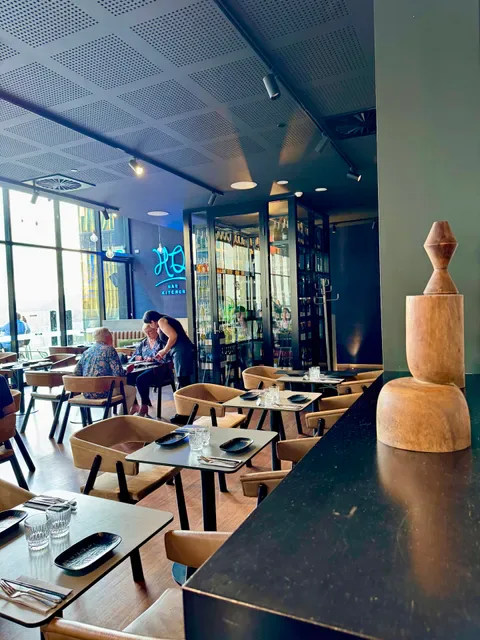 HQ Bar + Kitchen