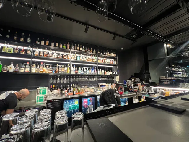 HQ Bar + Kitchen