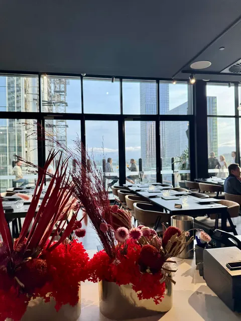 HQ Bar + Kitchen