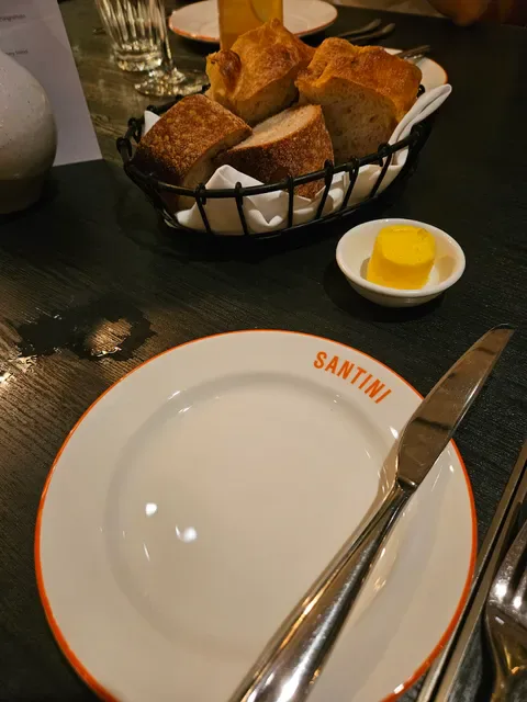 Santini Bar & Grill