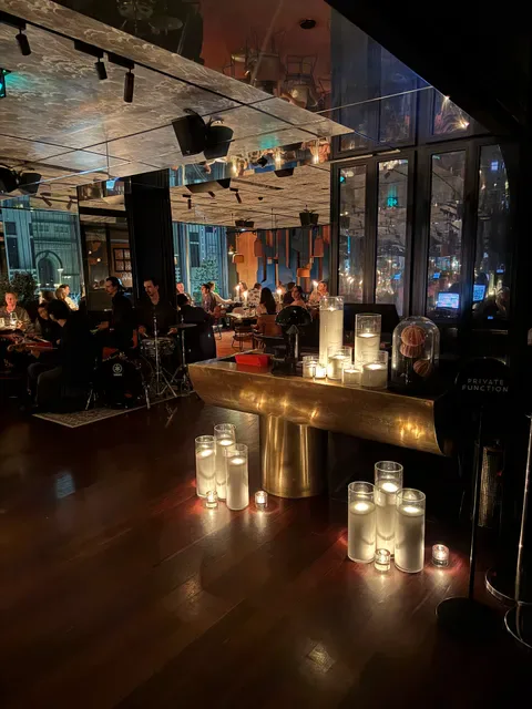 Santini Bar & Grill