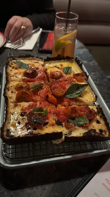 Willi's Pizza Bar