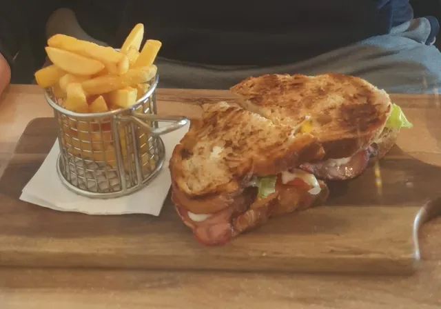 Hardware Cafe Quinns