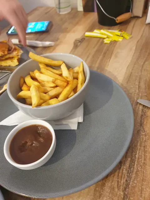 Hardware Cafe Quinns