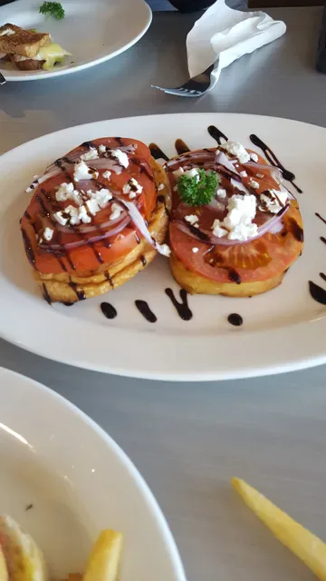 Hardware Cafe Quinns