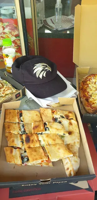 Arik's Kebabs and Pizzas