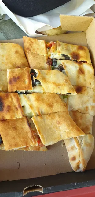 Arik's Kebabs and Pizzas