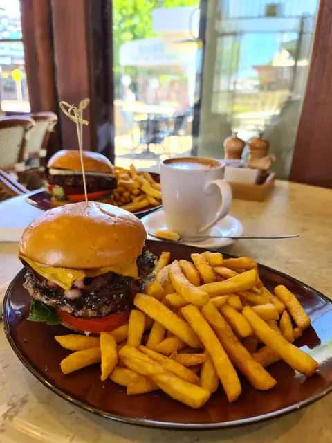 Globe Coffee House Patisserie & Restaurant