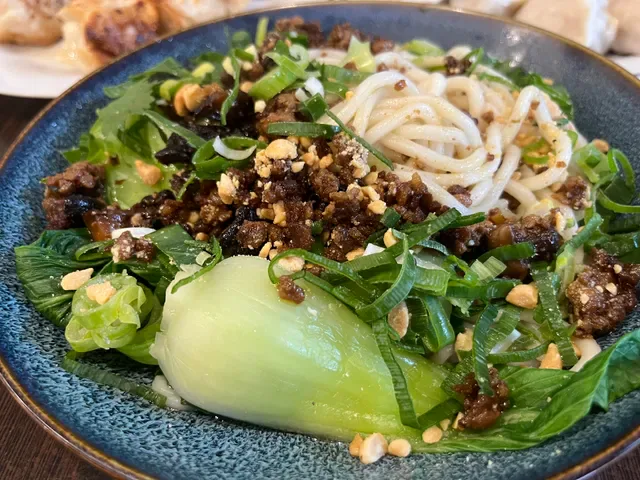 Wei's Dumpling Hut 齐鲁缘饺子馆
