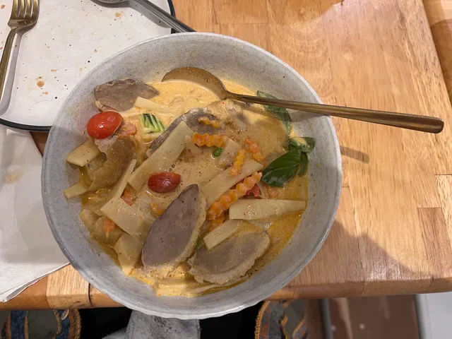 Kao Suay Thai Cuisine