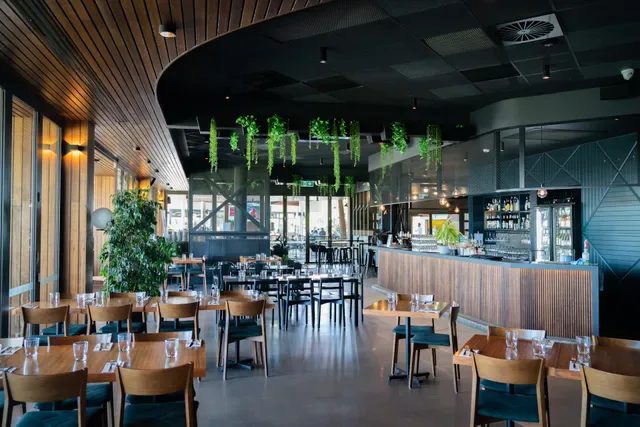 300 Acres Restaurant and Bar