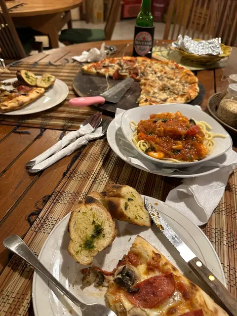 Orlando's Mama Pizza Garden