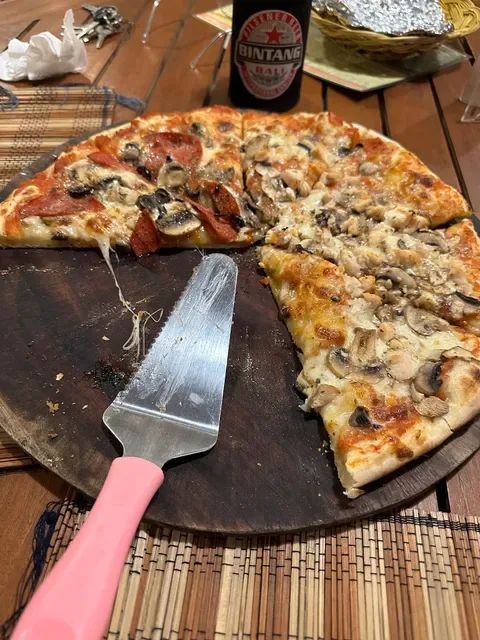 Orlando's Mama Pizza Garden