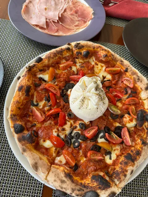Tanda Pizza Restaurant