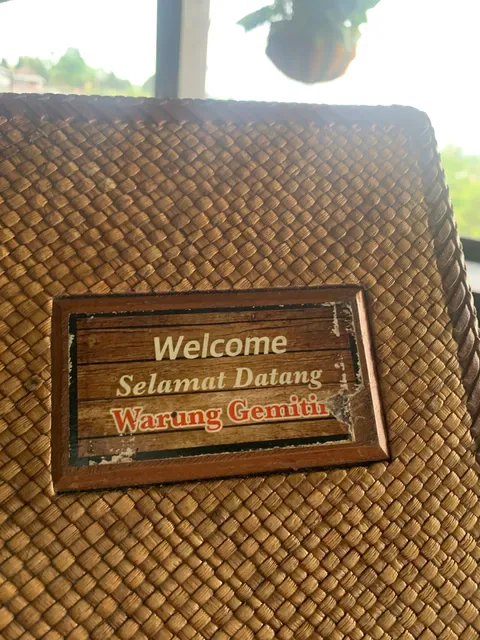Warung Taman Gemitir
