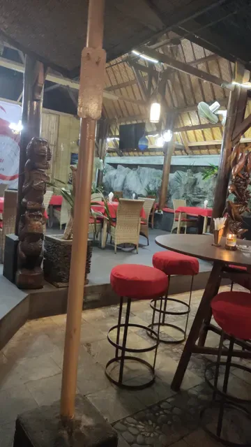 Lumbung Sports Bar & Restaurant