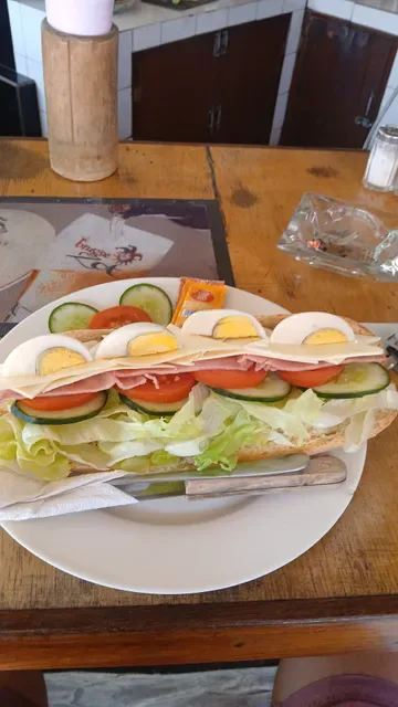 Lumbung Sports Bar & Restaurant