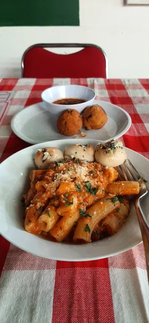 Warung Tomat Pizza and Pasta