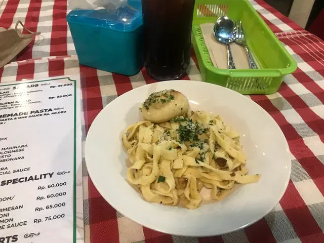 Warung Tomat Pizza and Pasta