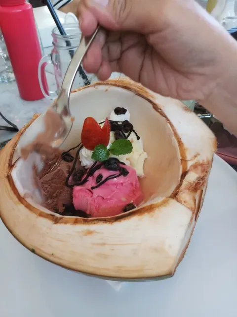 Double Bee Cafe and Resto