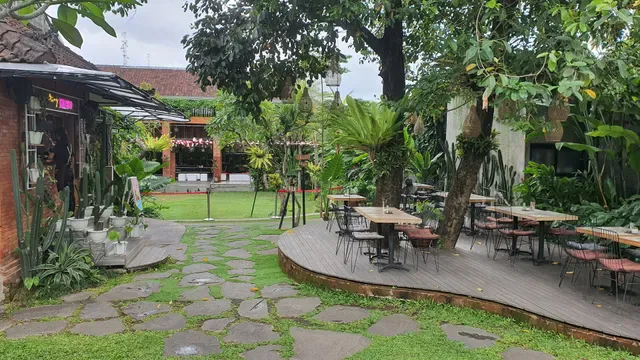 Ming Coffee Eatery and Music