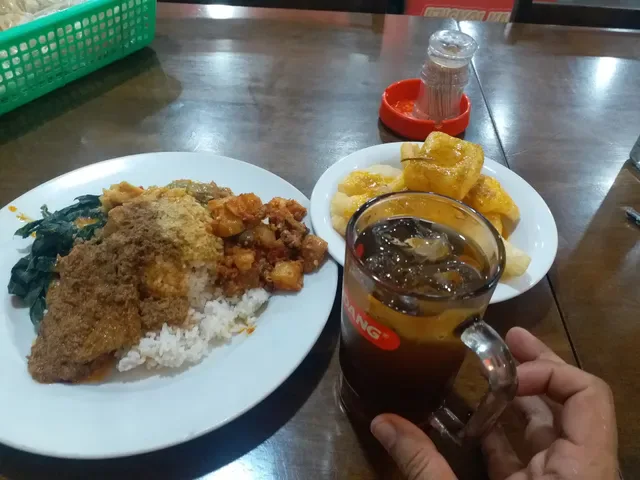 RM. Siang Malam, Masakan Padang
