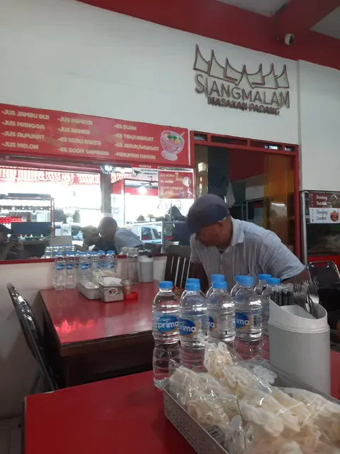 RM. Siang Malam, Masakan Padang