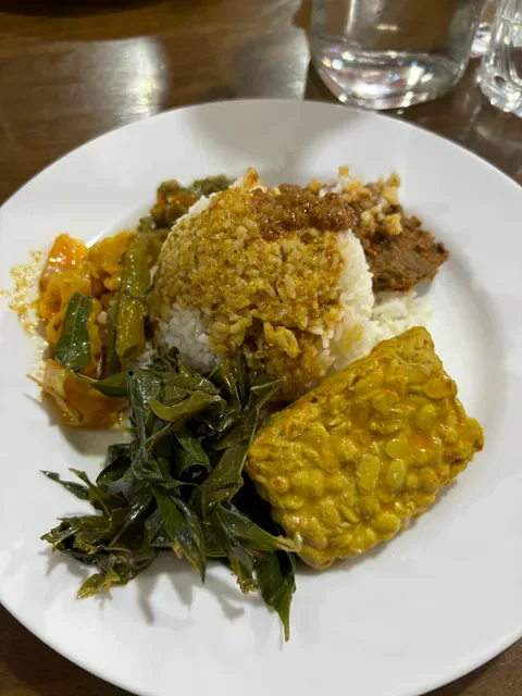 RM. Siang Malam, Masakan Padang