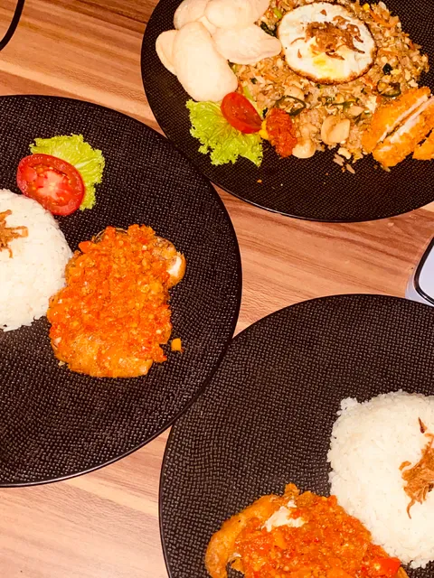 Tahoma Cafe & Eatery