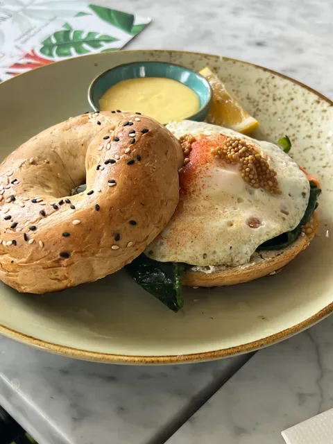 Cafe Akaya