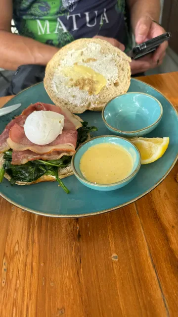 Cafe Akaya