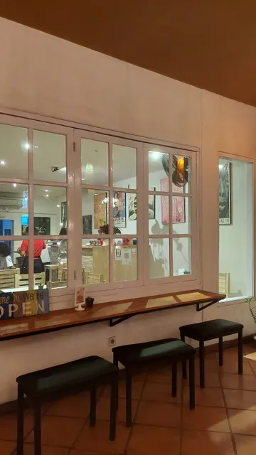 GORO GORO CAFE & KITCHEN