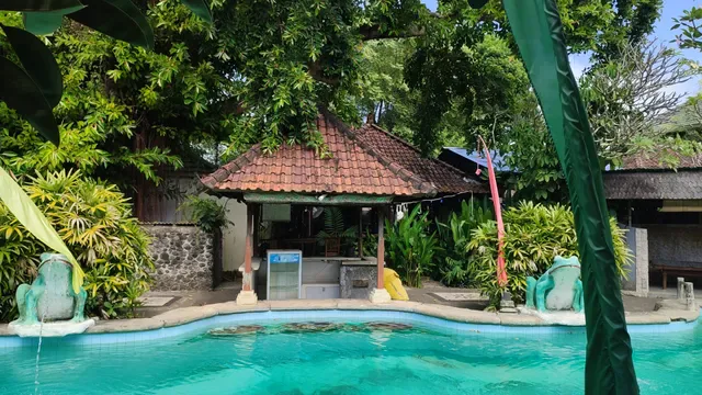 Hidden Garden Bar.