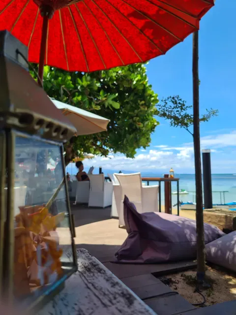 Lemo Beach Cafe by Malaika