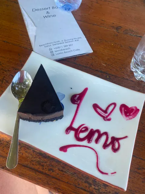 Lemo Beach Cafe by Malaika