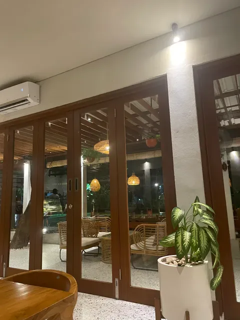 Lunga Eatery & Coffee
