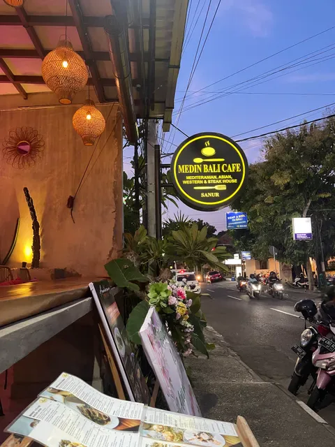 Medin Bali Cafe & Coffee